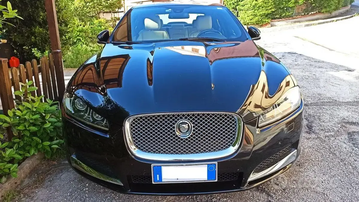 Usata Jaguar XF 200 CV (147 kW) 2013 Nero Berlina