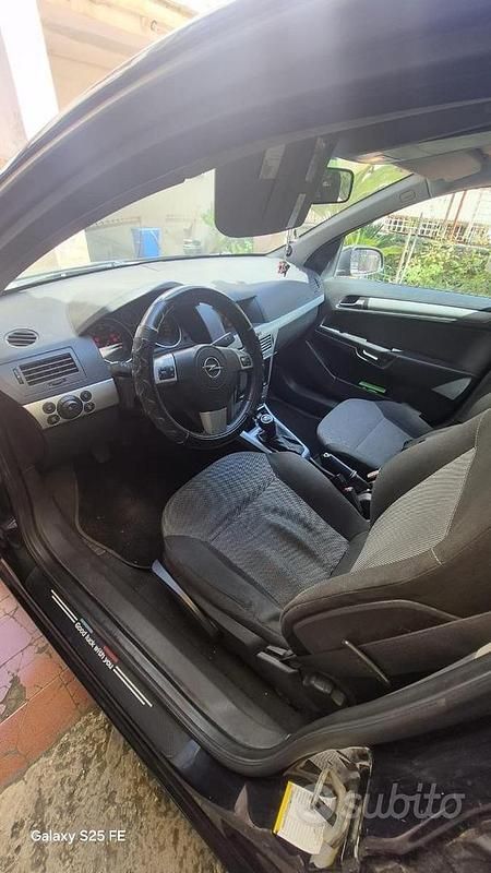 Usata Opel Astra 90 CV (66 kW) 2009 Nero Berlina