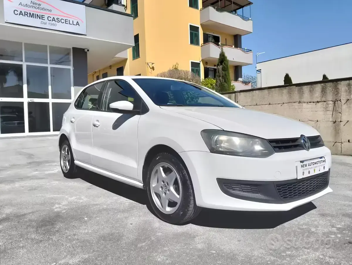 Käytetty VW Polo 75 HP (55 kW) 2013 Valkoinen Viistoperä