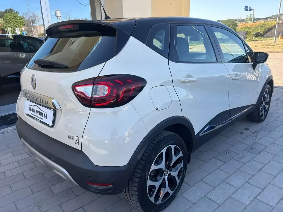 Usata Renault Captur Intens 90 CV (66 kW) 2017 Beige SUV
