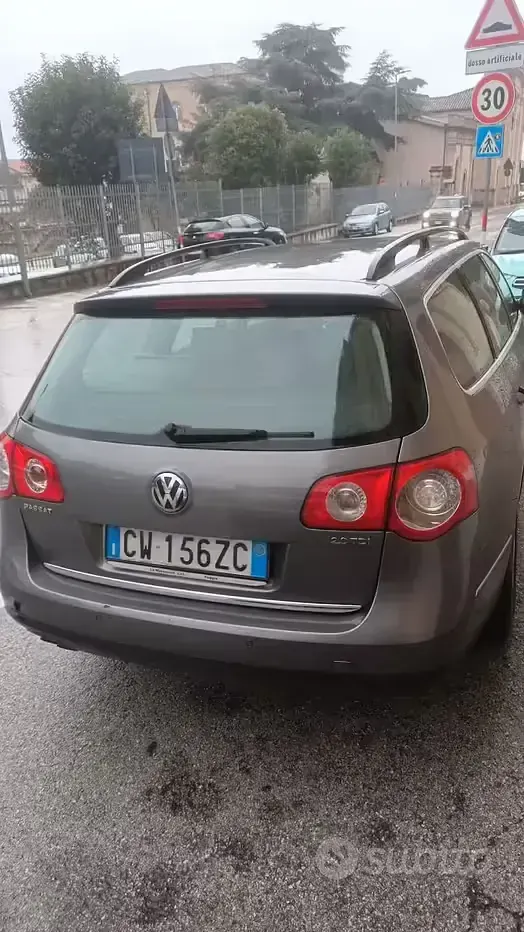 Usata VW Passat 140 CV (102 kW) 2005 Grigio Station wagon