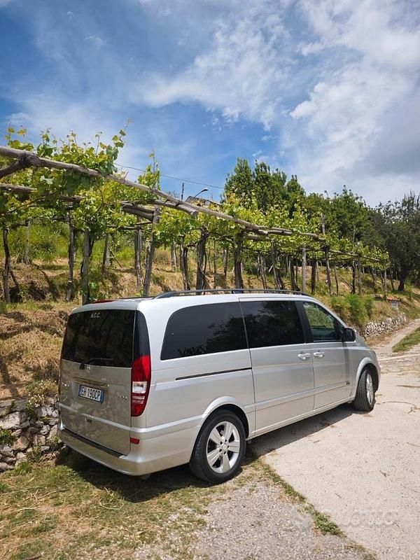 Begagnad Mercedes Viano 163 HK (119 kW) 2011 Grå Minibuss