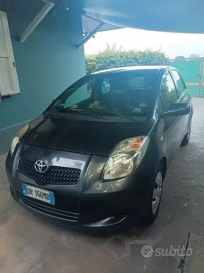 Usata Toyota Yaris 69 CV (50 kW) 2008 Grigio Utilitaria