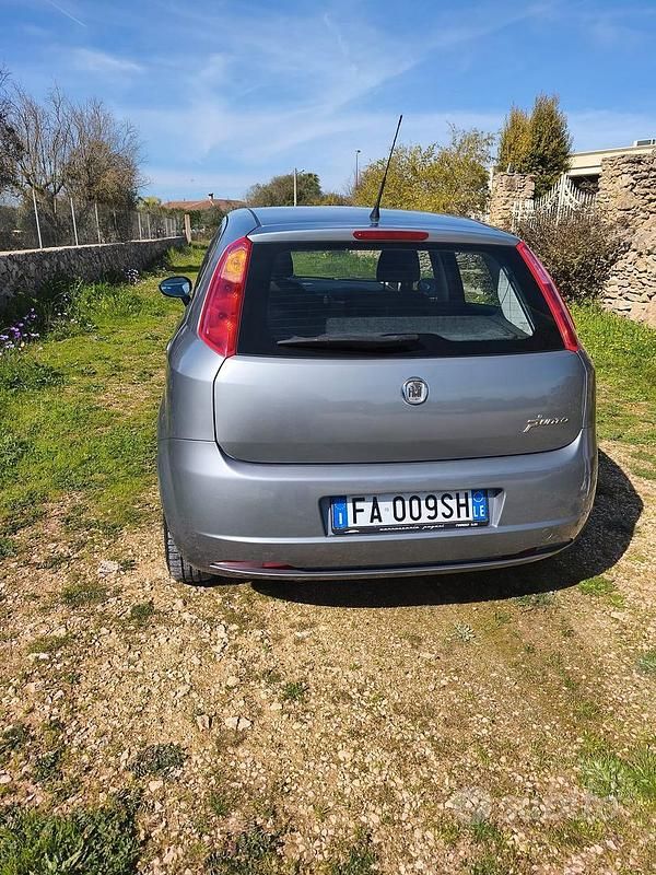 Usata Fiat Grande Punto Dynamic 77 CV (56 kW) 2008 Grigio Utilitaria