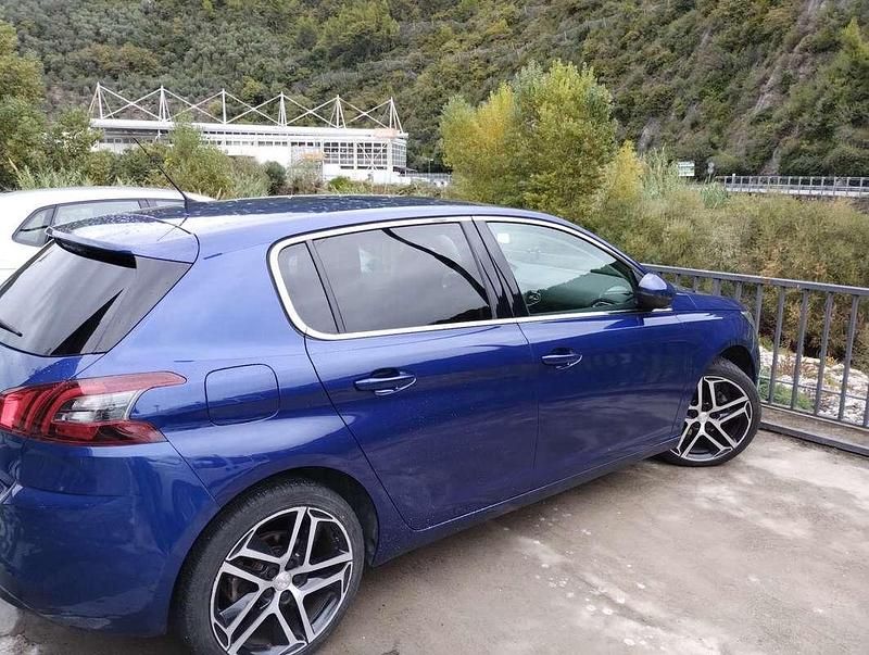 Blu Usata 2017 Peugeot 308 Allure Tre volumi | 12.500 € (Buon prezzo) - Immagine 1/4