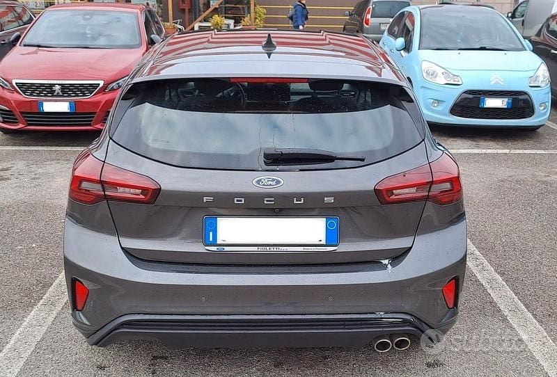 Usata Ford Focus ST-Line 120 CV (88 kW) 2022 Grigio Berlina