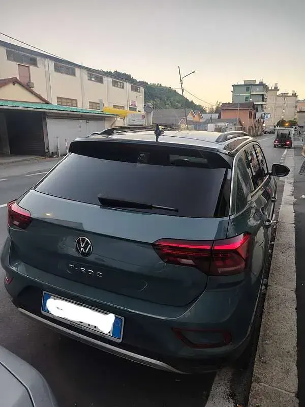Usata VW T-Roc Life 116 CV (85 kW) 2024 Blu/azzurro SUV