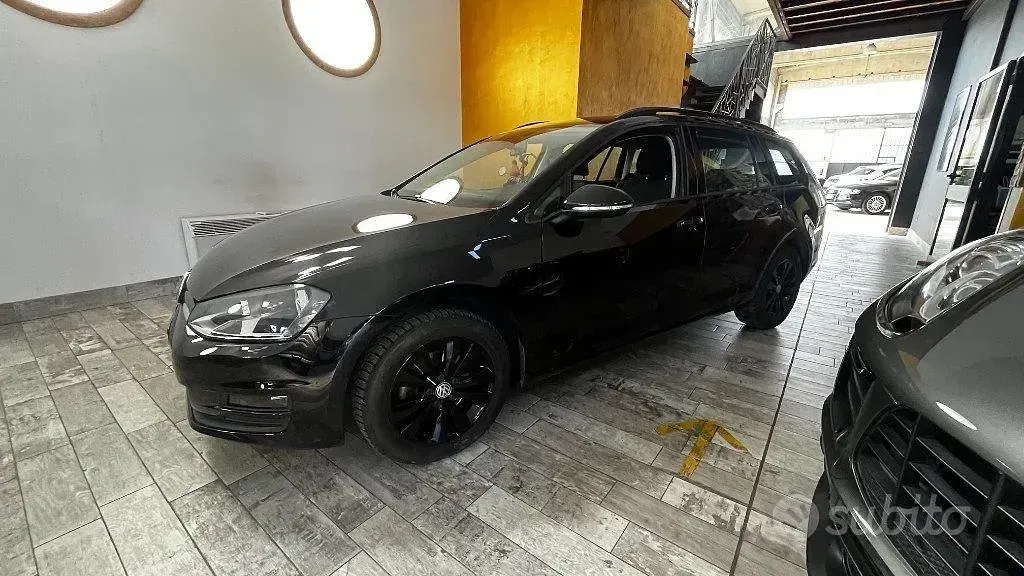Usata VW Golf VII Comfortline 110 CV (80 kW) 2016 Nero Station wagon