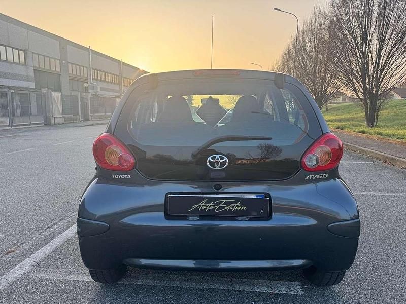 Usata Toyota Aygo 68 CV (50 kW) 2009 Grigio Utilitaria