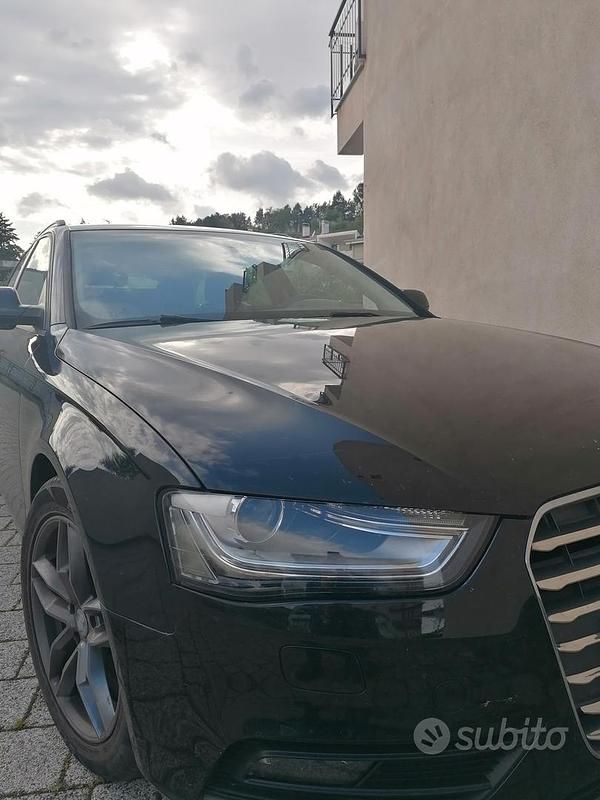 Usado Audi A4 Ambiente 140 CV (102 kW) 2014 Negro Familiar