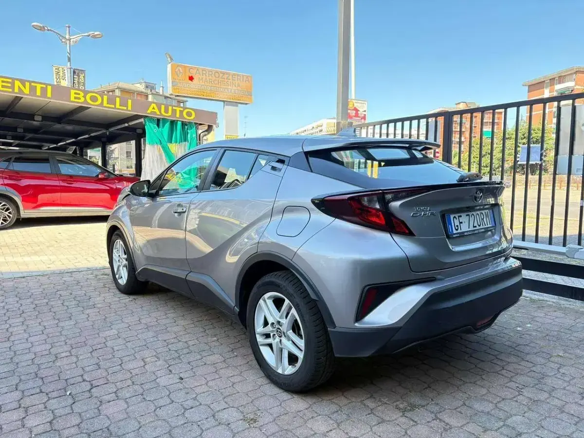 Usata Toyota C-HR Business Edition 98 CV (72 kW) 2021 Argento SUV