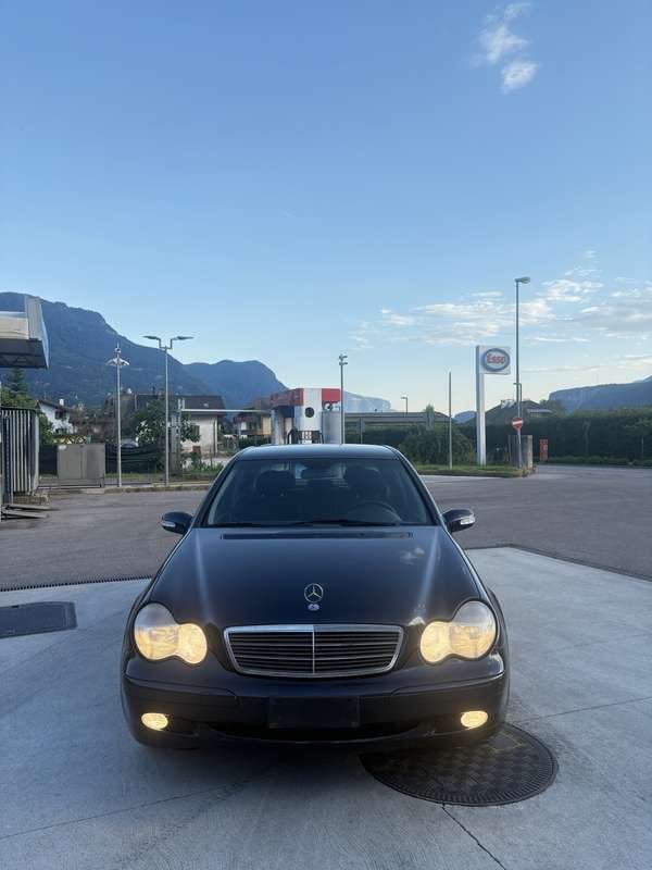 Usata 2001 Mercedes C200 Classic Tre volumi | 1500 € (Super prezzo) - Immagine 1/4
