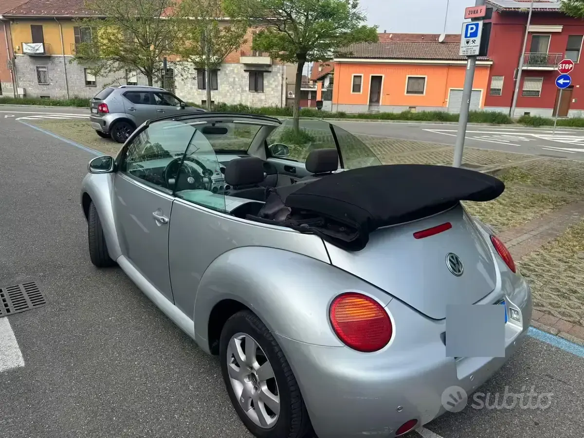Usata VW New Beetle 101 CV (74 kW) 2006 Grigio Utilitaria