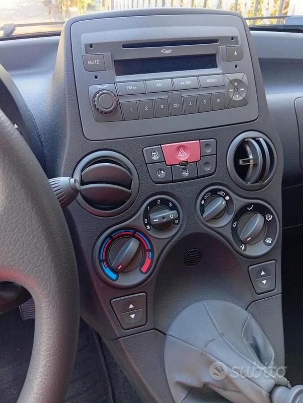 Bianco Usata 2010 Fiat Panda Tre volumi | 4500 € (Buon prezzo) - Immagine 1/4