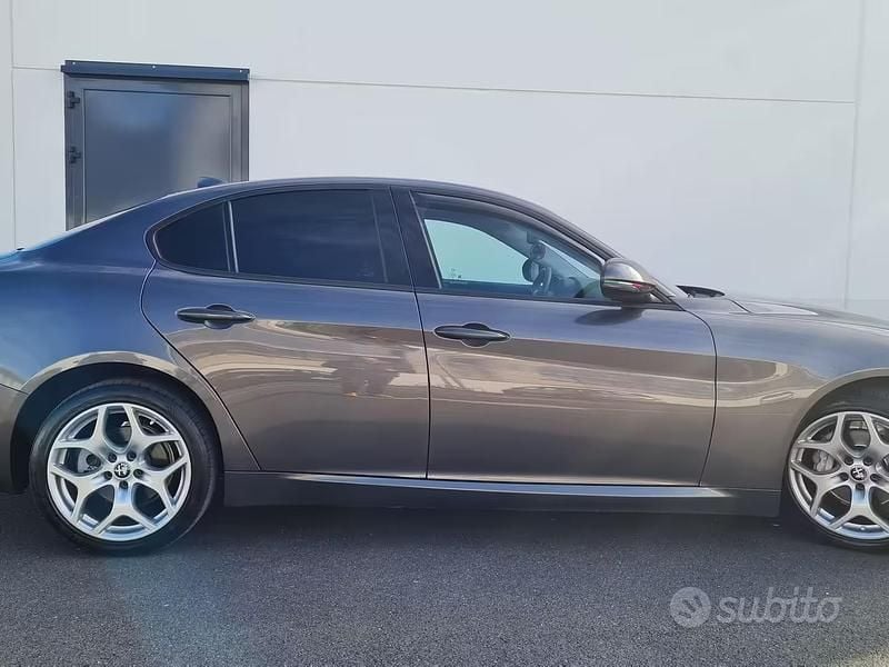 Usata Alfa Romeo Giulia Business 160 CV (117 kW) 2020 Grigio Berlina