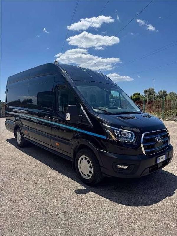 Usata Ford Transit Trend 85 kW (116 CV) 2023 Nero metallizzato Monovolume