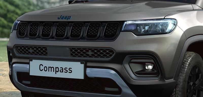Usata Jeep Compass 240 CV (176 kW) 2023 Grigio SUV