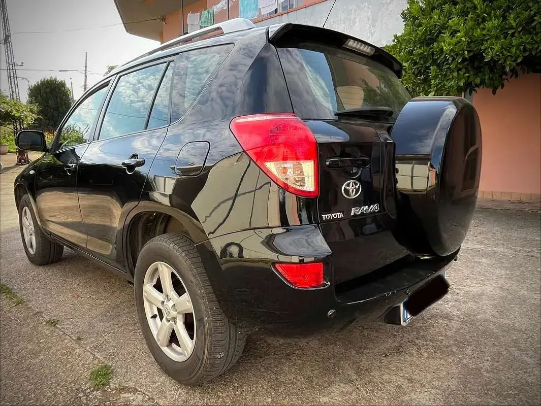 Usata Toyota RAV4 136 CV (100 kW) 2007 Nero SUV