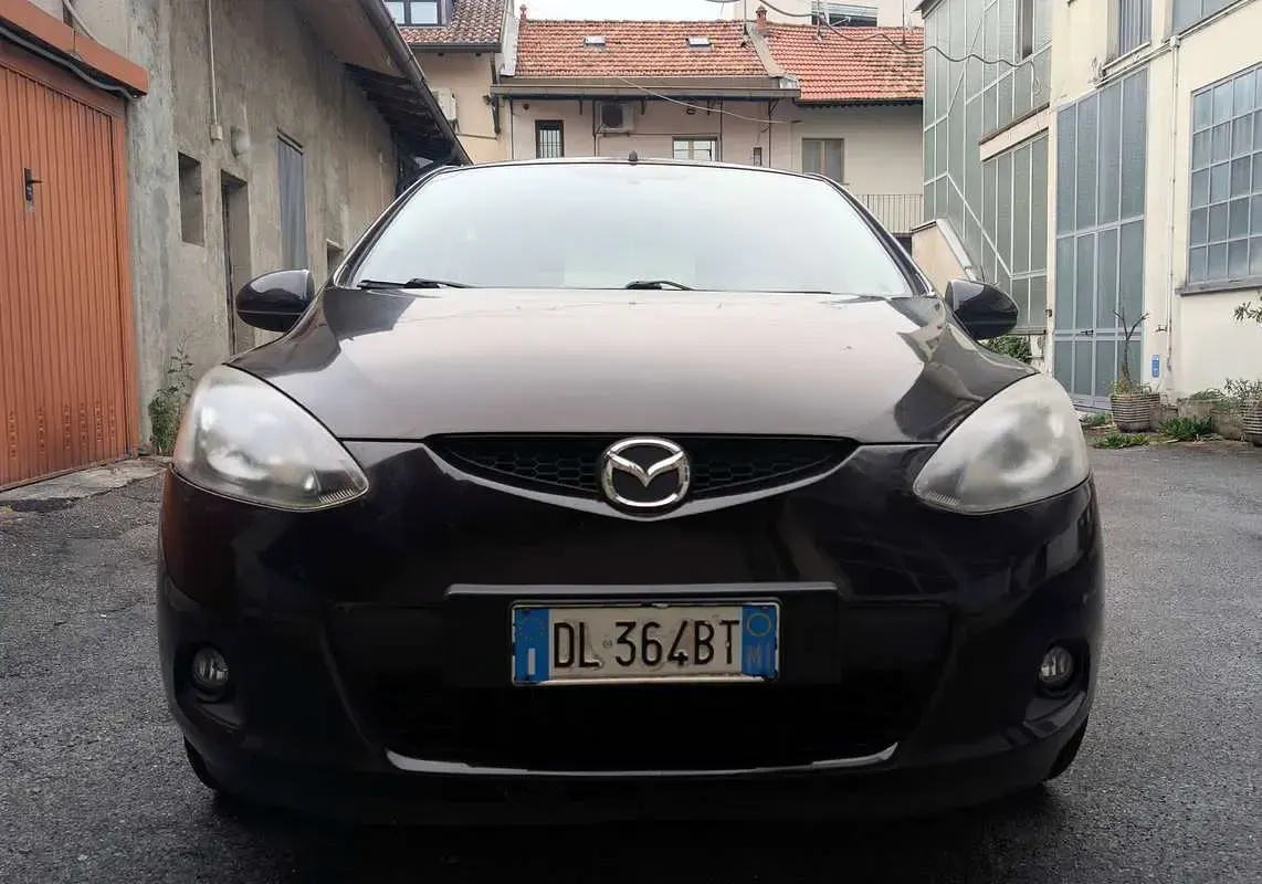 Usata Mazda 2 86 CV (63 kW) 2007 Nero Utilitaria