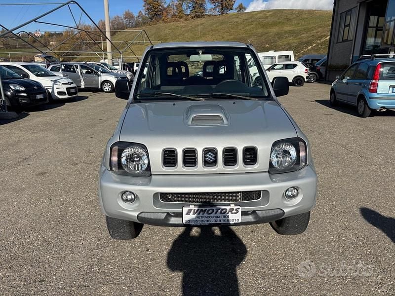 Grigio Usata 2005 Suzuki Jimny SUV | 3900 € (Ottimo prezzo) - Immagine 1/4