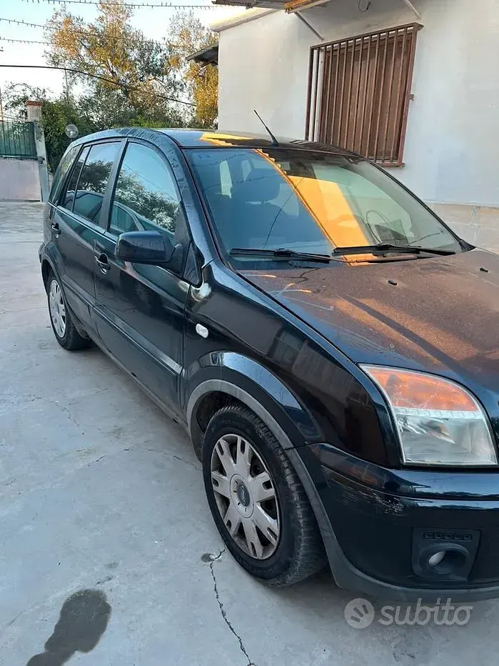 Usata Ford Fusion 68 CV (50 kW) 2006 Utilitaria