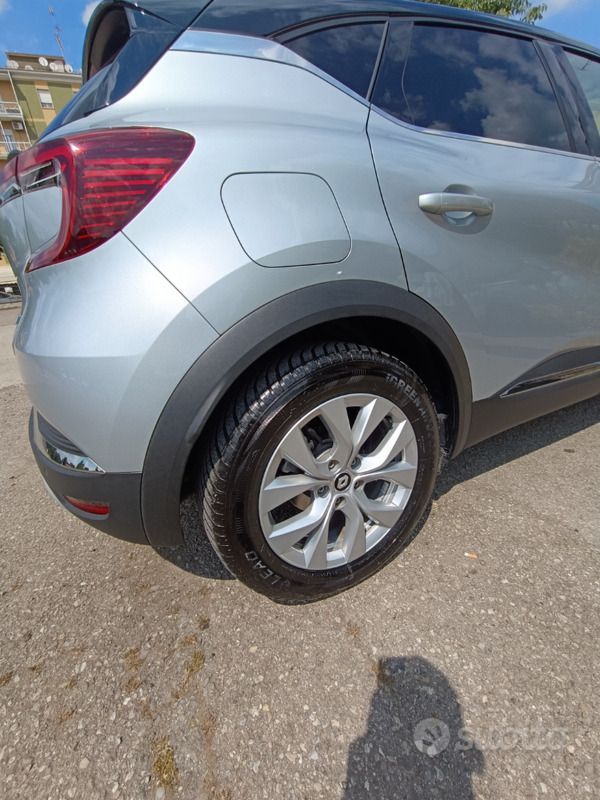 Usata Renault Captur 145 CV (106 kW) 2022 Grigio SUV