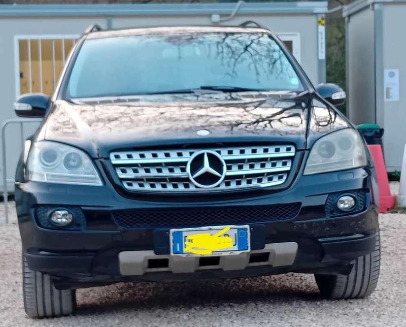 Usata Mercedes ML320 224 CV (164 kW) 2006 Nero SUV