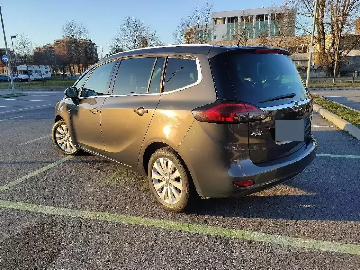 Usata Opel Zafira Tourer Cosmo 110 CV (80 kW) 2014 Marrone Monovolume