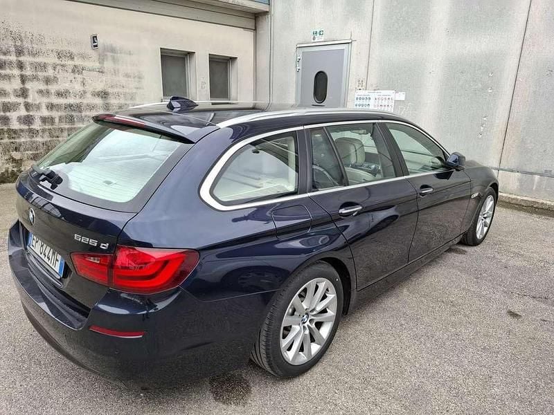 Usata BMW 525 218 CV (160 kW) 2012 Blu/azzurro Station wagon