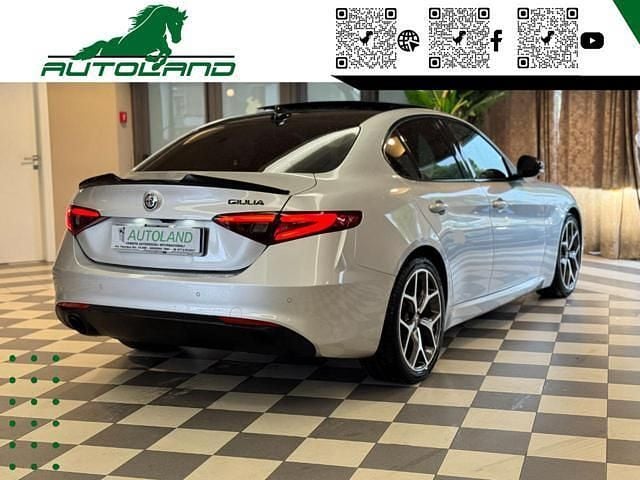 Usata Alfa Romeo Giulia Tech Edition 160 CV (117 kW) 2020 Argento metallizzato Berlina