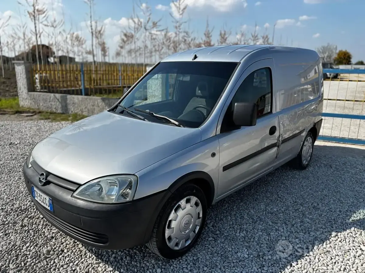 Usata Opel Combo 94 CV (69 kW) 2005 Grigio Monovolume