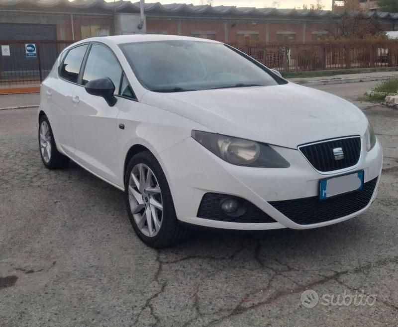 Bianco Usata 2012 Seat Ibiza Tre volumi | 4000 € - Immagine 1/4