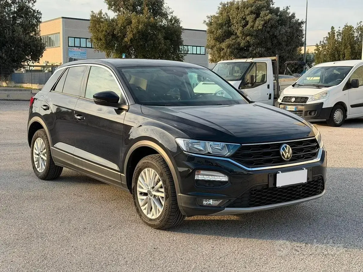 Usata VW T-Roc 150 CV (110 kW) 2021 Nero SUV