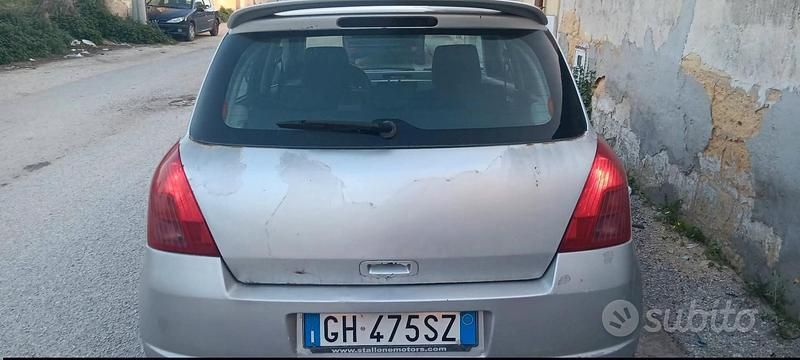 Usata Suzuki Swift 92 CV (67 kW) 2005 Grigio Utilitaria