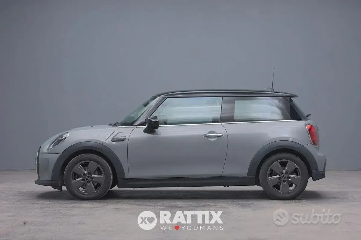 Usata Mini Cooper Classic 136 CV (100 kW) 2022 Gray moonwalk Utilitaria