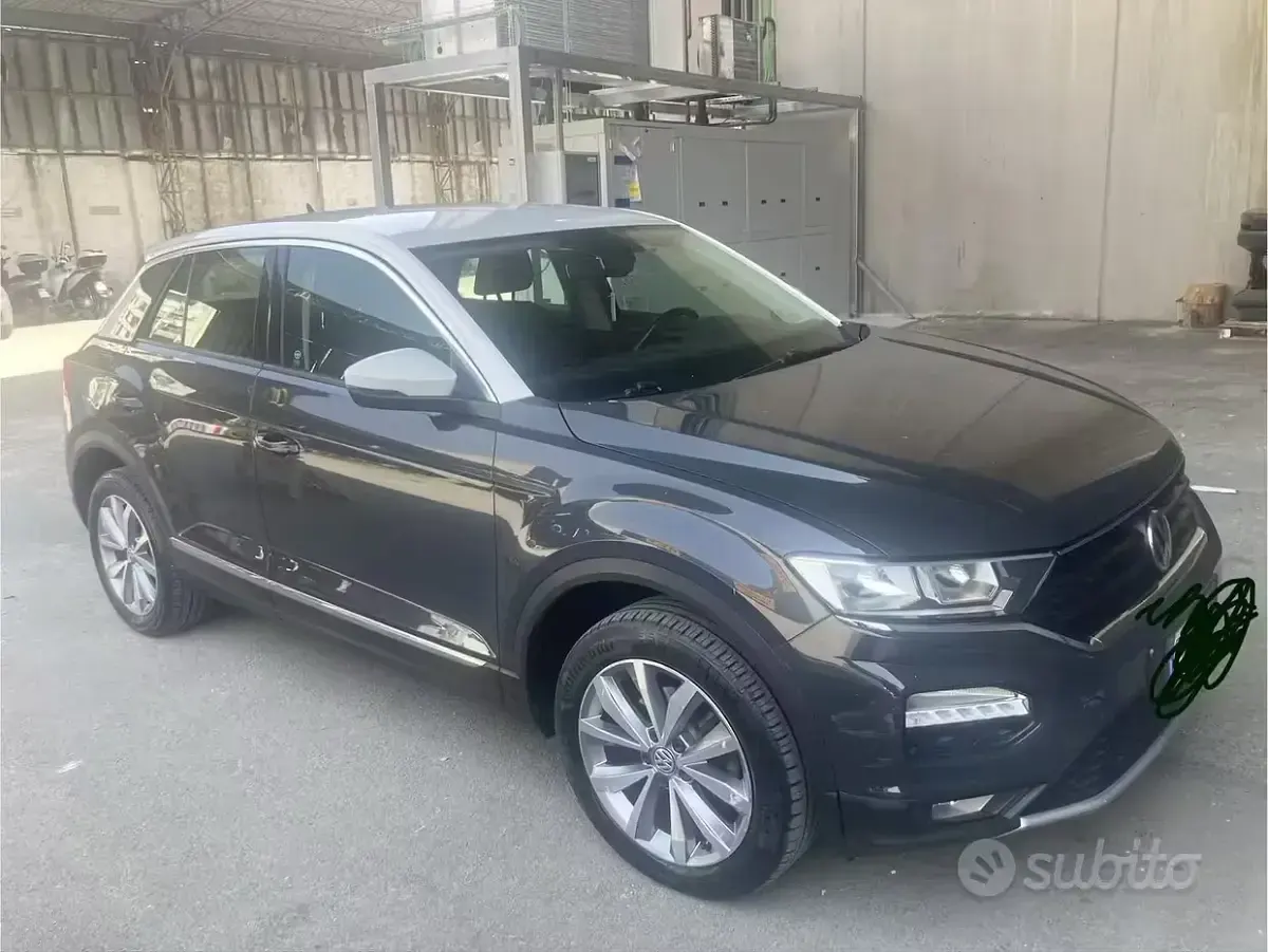 Usata VW T-Roc 116 CV (85 kW) 2019 Grigio SUV