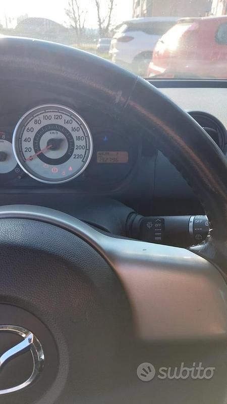 Usata Mazda 2 75 CV (55 kW) 2009 Blu Utilitaria