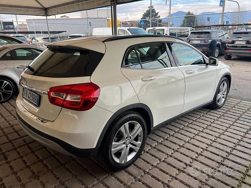 Usata Mercedes GLA200 Executive 136 CV (100 kW) 2017 Bianco SUV