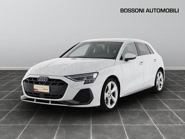 Usata Audi A3 S-Line 150 CV (110 kW) 2024 Bianco ghiaccio metallizzato Berlina