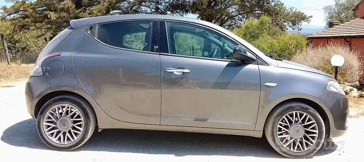 Usata Lancia Ypsilon Platinum 2011 Grigio Utilitaria