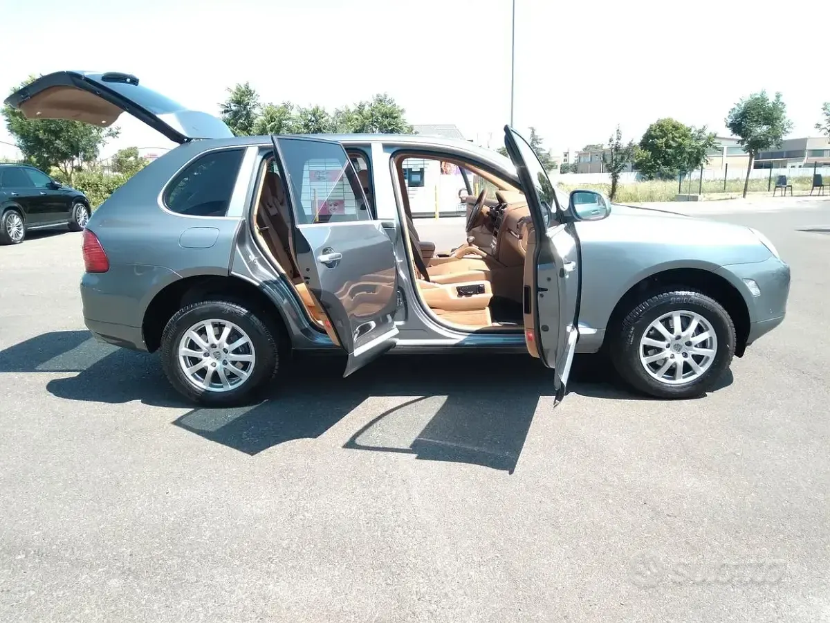 Usata Porsche Cayenne 250 CV (183 kW) 2005 Grigio SUV