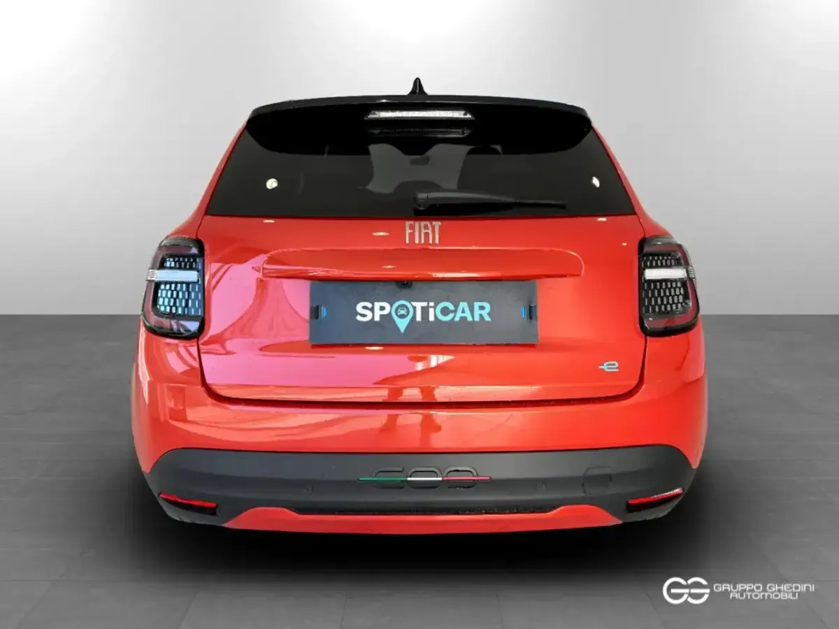 Usata Fiat 600E La Prima 61 kW (84 CV) 2024 Arancio sole d'italia arancio sole d'italia SUV