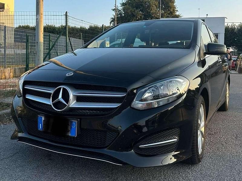 Nero Usata 2018 Mercedes B180 Premium Monovolume | 16.200 € (Cara) - Immagine 1/4