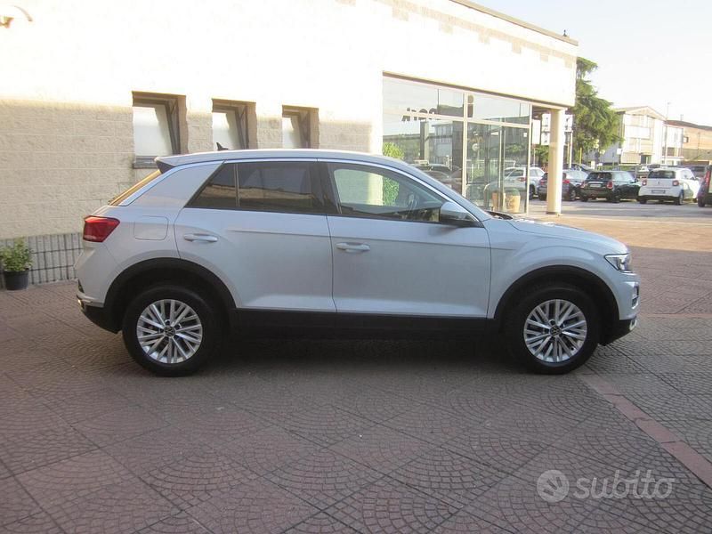 Usata VW T-Roc Sport 150 CV (110 kW) 2021 Grigio perlato SUV