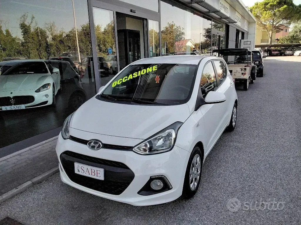 Usata Hyundai i10 67 CV (49 kW) 2016 Bianco Utilitaria