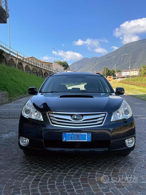 Nero Usata 2009 Subaru Outback SUV | 5500 € (Buon prezzo) - Immagine 1/4