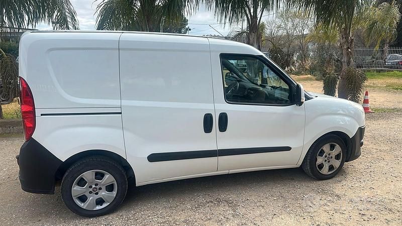 Begagnad Fiat Doblò Active 101 HK (74 kW) 2014 Vit Minibuss