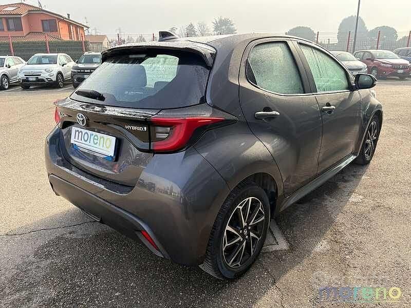 Usata Toyota Yaris Hybrid Trend 116 CV (85 kW) 2022 Grigio Utilitaria