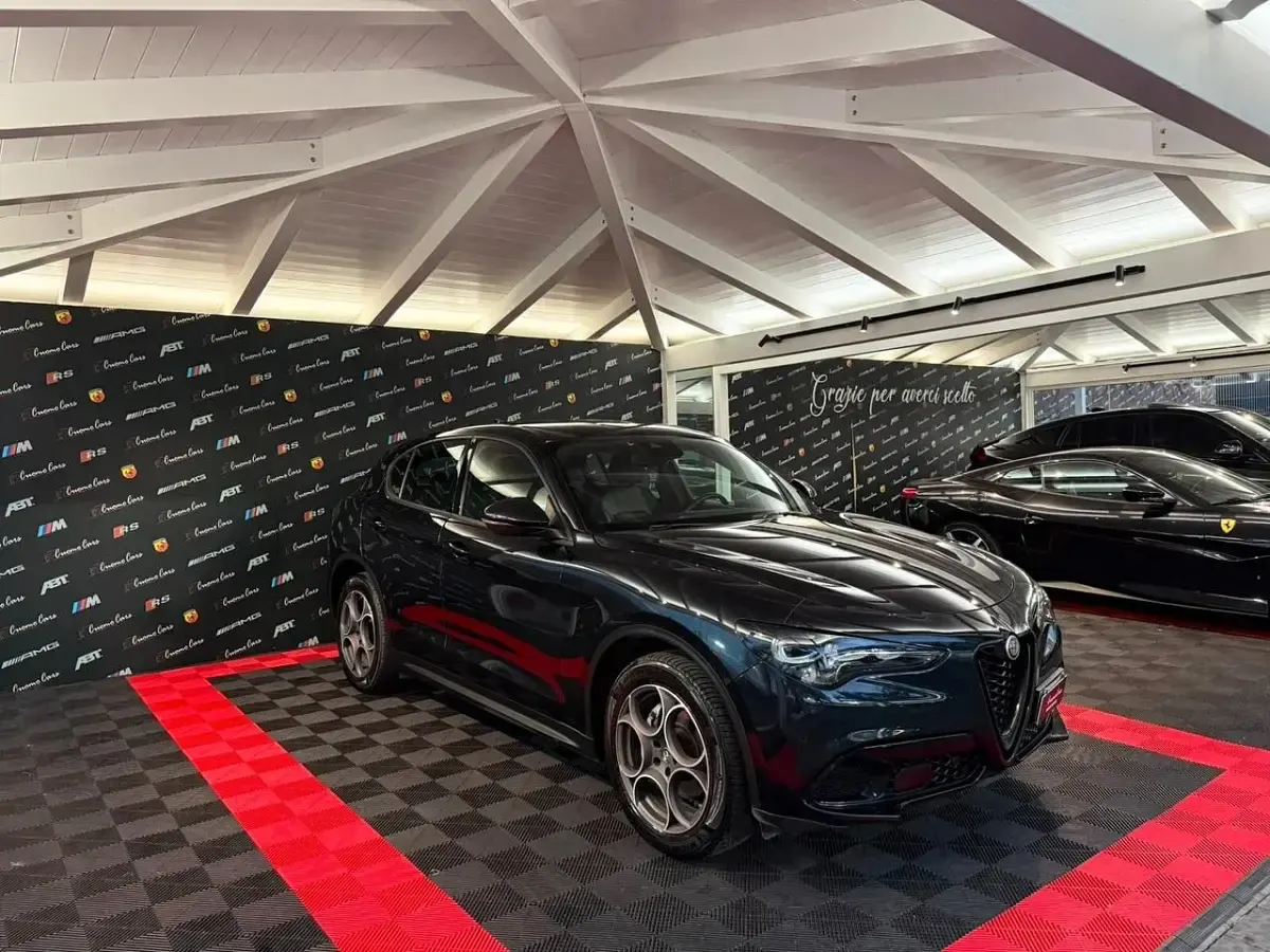 Usata Alfa Romeo Stelvio Sprint 209 CV (153 kW) 2023 Nero SUV
