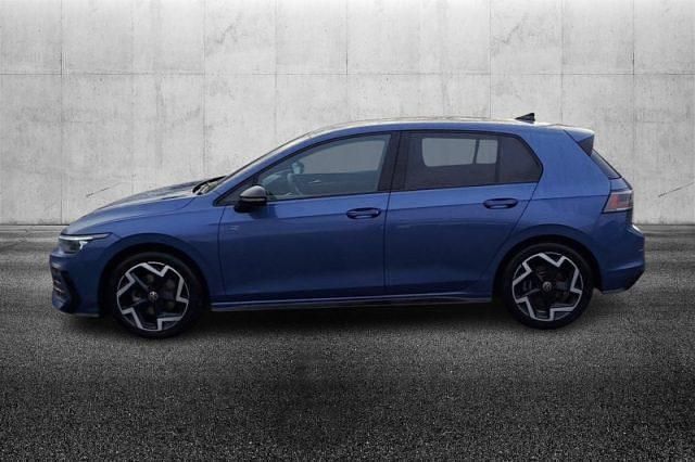 Usata VW Golf VIII R-line 150 CV (110 kW) 2025 Blu metallizzato Berlina